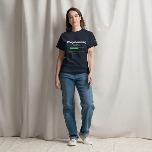 Pflegeberatung Loading... (Unisex T-Shirt) – Bild 2
